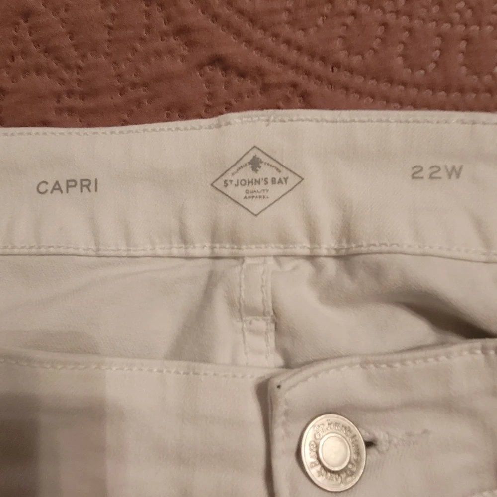 White denim capri plus size 22w St. John's Bay - Picture 4 of 4